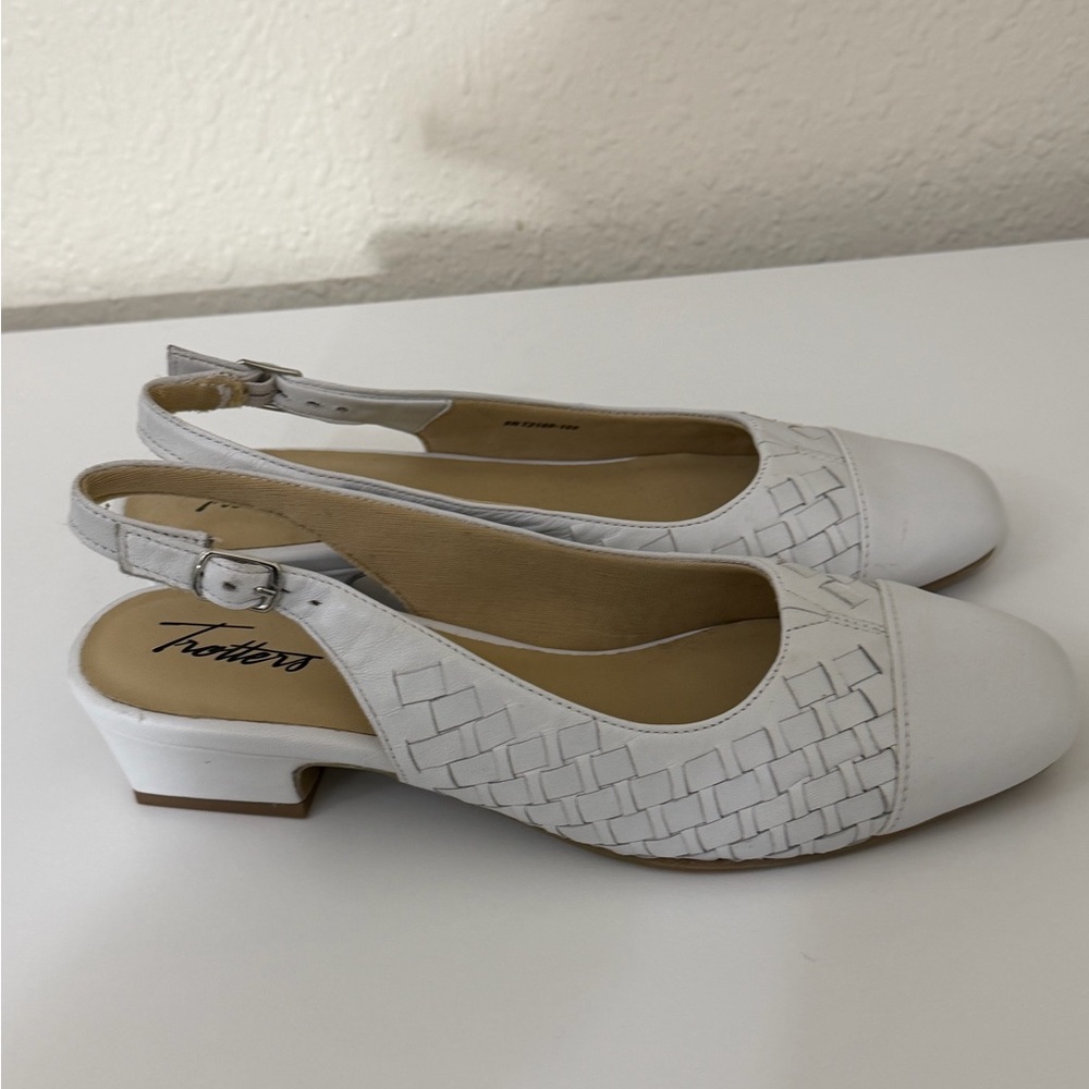 WOMEN'S TROTTERS DEA WOVEN SLINGBACK PUMPS White - Picture 5 of 7